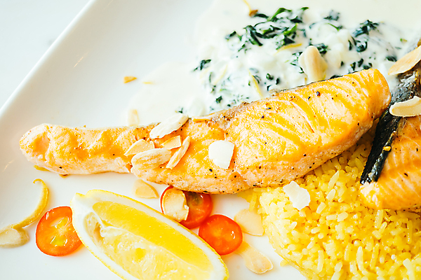 포토 JPG 해외이미지 접시 음식 조각 백그라운드 다이어트 채소 부분 건강 어류 스테이크 요리 사람없음 검은색 식사 저녁식사 그릴 레몬 해산물 준비 연어 후추 점심식사 맛있는 해외포토 식기 컬러 과일 주방용품 서양음식 수중동물 향신료 파일형식 이미지허브