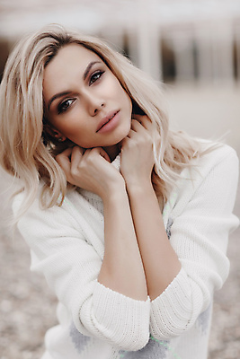 포토 JPG 해외이미지 백인 모델 1 라이프스타일 응시 여자 행복 유럽 얼굴 백그라운드 자연 휴가 갈색머리 건강 한명 사람 성인 뷰티 머리 유행 상점 스파 기쁨 흰색 신선 화려 닫기 피부 내추럴 고립 돌봄 해외포토 서양인 헤어스타일 시선 감정 나라 컬러 컨셉 모션 생활 신체부위 생태계 파일형식 이미지허브