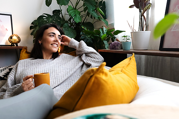 포토 JPG 해외이미지 주간 식물 백인 1 라이프스타일 웰빙 응시 여자 행복 음료 생각 거실 창문 휴식 아파트 주택 실내 건강 한명 사람 앉기 컵 소파 평화 침묵 고요 잡기 배려 카피스페이스 그리너리 해외포토 자연요소 서양인 식기 시선 감정 컨셉 의자 모션 내부 건물 생활 소리 공백 파일형식 트랜드컬러 이미지허브