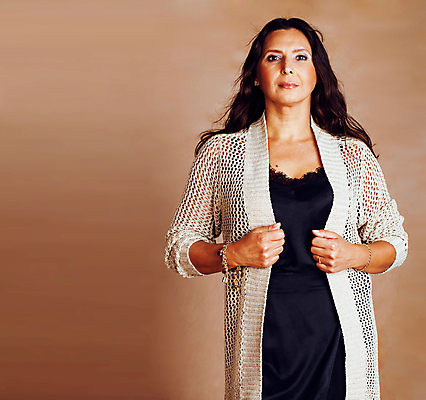 포토 JPG 해외이미지 백인 1 응시 여자 행복 얼굴 백그라운드 신체 휴식 갈색머리 한명 사람 성인 뷰티 유행 검은색 흰색 자신감 우아함 닫기 중앙 피부 고립 돌봄 진짜 노화 스타일 해외포토 서양인 헤어스타일 시선 감정 컬러 컨셉 모션 신체부위 파일형식 이미지허브