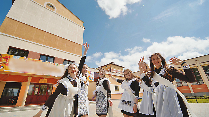 포토 JPG 해외이미지 학생 전통 드레스 교육 행복 어린이 남학생 유니폼 졸업 교실 학교 사람 인종 여러명 10대 스터디 앞치마 봄 축하 그룹 이별 연도 대학교 장면 러시아인 해외포토 서양인 옷 계절 남자 감정 다수 컨셉 청소년 학습 파일형식 이미지허브