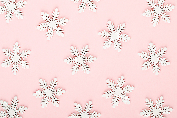 포토 JPG 해외이미지 크리스마스장식 겨울 패턴 눈꽃 실내 사람없음 하이앵글 패턴백그라운드 눈송이 오브젝트 눈꽃무늬 분홍색배경 해외포토 계절 뷰포인트 분홍색 백그라운드 크리스마스 무늬 눈_날씨 내부 파일형식 이미지허브