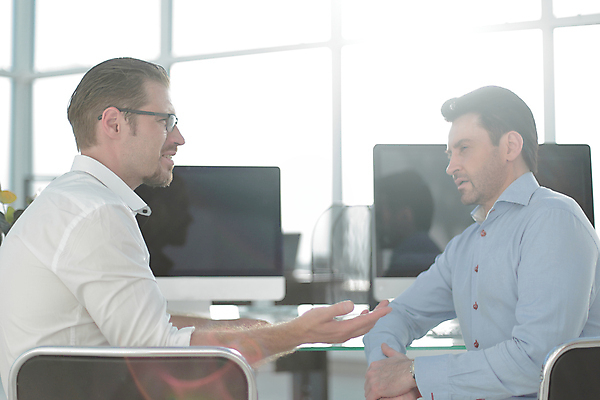 포토 JPG 해외이미지 직업 라이프스타일 남자 백그라운드 2 비즈니스 통신 창문 탁자 성공 협력 직장 실내 대화 설명 사람 앉기 두명 노트북 빛 컴퓨터 사무실 반사 스크린 흰색 업무 비즈니스맨 토론 종업원 책상 상담 경영자 청사진 경영 콜라보레이션 전경 브레인스토밍 해외포토 컬러 가구 컨셉 회사 모션 말하기 풍경 내부 생활 전자제품 작업 직장인 리더 파일형식 탑뷰 이미지허브