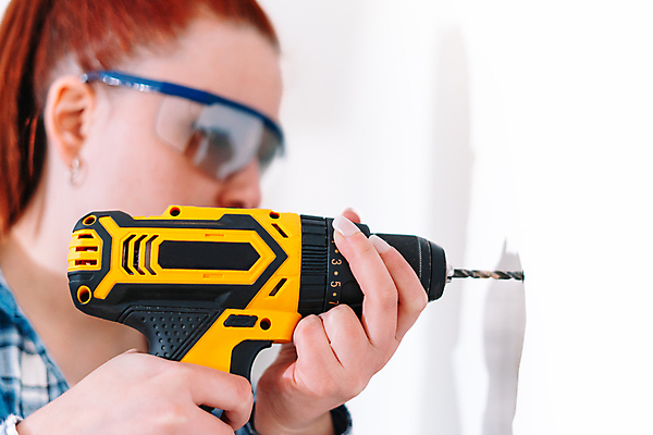 포토 JPG 해외이미지 직업 손 여자 산업 벽 가구 노동자 새로움 바닥 주택 한명 안전 사람 내부 장비 운전 흰색 공구 업무 작업 못 판넬 구멍 엔지니어 수리 보호 목수 조준 고정 DIY 건축업자 설치 송곳 해외포토 1 건축 컬러 생활용품 컨셉 모션 취미 건물 신체부위 도구 기술자 파일형식 이미지허브