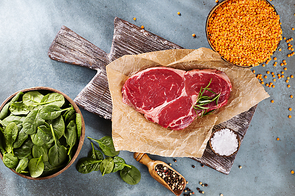 포토 JPG 해외이미지 음식 조각 백그라운드 재료 도마 육류 돼지고기 스테이크 요리 비프스테이크 사람없음 목재 빨간색 식사 저녁식사 소고기 신선 그릴 바비큐 자르기 허브 향신료 날것 소금 시금치 로즈메리 생식 해외포토 나무 식물 컬러 채소 식재료 모션 주방용품 서양음식 향미료 파일형식 이미지허브