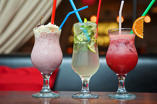 포토 JPG 해외이미지 빨대 사람없음 다양 냉음료 모히토 스무디 휘핑크림 해외포토 음료 다수 칵테일 크림 휘핑 파일형식 이미지허브