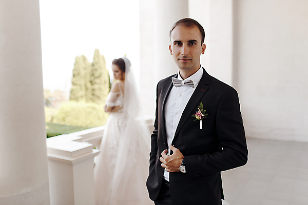 포토 JPG 해외이미지 백인 라이프스타일 커플 드레스 여자 행복 감정 꽃다발 결혼 2 가족 포옹 결혼식 사랑 미소 사람 야외 두명 뷰티 낭만 신혼여행 축하 고급 약혼 스타일 해외포토 서양인 옷 꽃 컨셉 관계 안기 표정 이벤트 생활 약속 파일형식 이미지허브