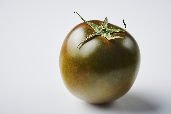 포토 JPG 스튜디오촬영 토마토 실내 근접촬영 사람없음 한개 흰배경 제철음식 제철과일 과채 흑토마토 국내포토 1 음식 뷰포인트 백그라운드 채소 과일 내부 흰색 제철 파일형식