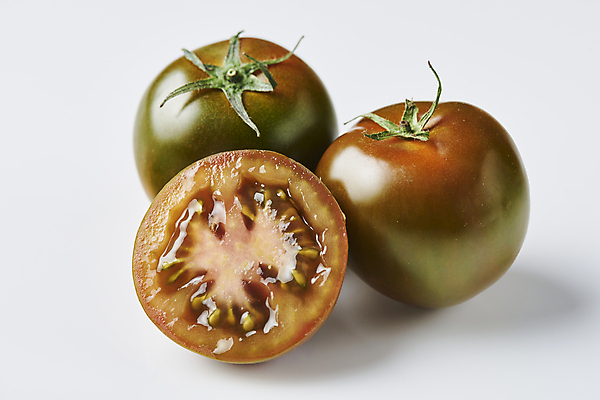 포토 JPG 스튜디오촬영 토마토 단면 실내 사람없음 세개 흰배경 슬라이스 제철음식 제철과일 과채 흑토마토 국내포토 음식 백그라운드 채소 과일 3 내부 흰색 제철 파일형식