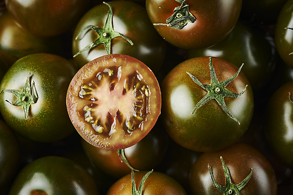 포토 JPG 스튜디오촬영 토마토 단면 실내 근접촬영 사람없음 여러개 가득함 슬라이스 제철음식 제철과일 과채 흑토마토 국내포토 음식 뷰포인트 다수 채소 과일 내부 제철 파일형식