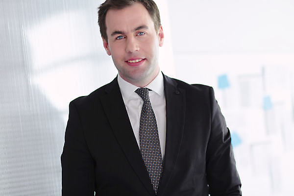 포토 JPG 해외이미지 직업 1 여자 남자 행복 백그라운드 비즈니스 사업가 성공 노동자 한명 서기 미소 사람 정장 성인 사무실 우주 기쁨 흰색 업무 비즈니스맨 자신감 종업원 스마트 경영자 경영 옛날 접기 해외포토 옷 감정 컬러 컨셉 모션 표정 작업 직장인 리더 파일형식 이미지허브