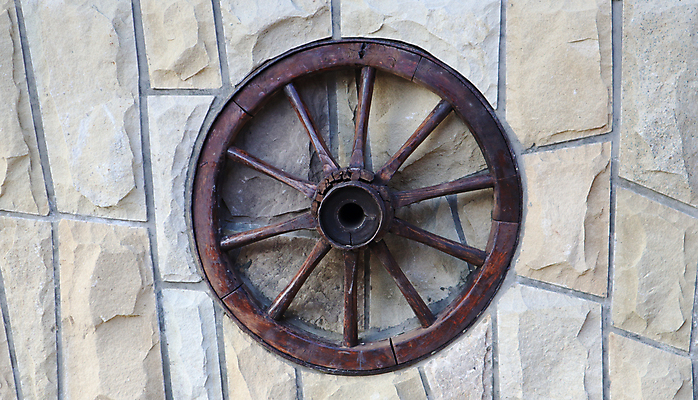 포토 JPG 해외이미지 벽 여행 백그라운드 교통시설 벽돌 매달리기 사람없음 야외 건물 목재 장식 울타리 농장 갈색 금속 카트 수확 골동품 바위 농촌 시골 바퀴 원형 역사 오브젝트 부식 복고 마차 수공예 수목 옛날 해외포토 도형 나무 건축물 교통수단 컬러 교통 농업 재료 모션 재질 담장 돌_바위 공예 시설 파일형식 이미지허브