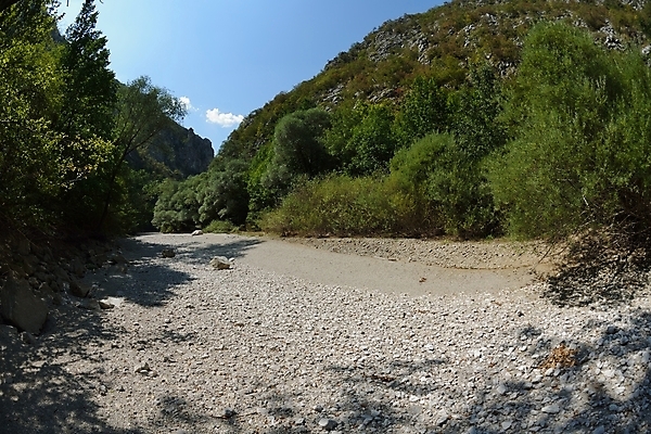 포토 JPG 해외이미지 나무 여행 백그라운드 자연 하늘 산 건조 풍경 사람없음 야외 초록색 물 여름 파란색 강 갈색 환경 바위 침대 뜨거움 변화 숲 땅 먼지 장면 진흙 가뭄 내추럴 땅바닥 어안 재앙 해외포토 자연요소 식물 계절 컬러 가구 컨셉 날씨 바닥 생태계 파일형식 이미지허브