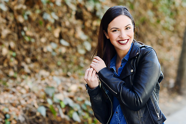 포토 JPG 해외이미지 백인 모델 라이프스타일 긴머리 여자 행복 거리 한명 미소 웃음 사람 성인 야외 뷰티 유행 검은색 봄 재킷 흰색 도시 가죽 스타일 해외포토 서양인 1 헤어스타일 계절 감정 컬러 표정 생활 외투 파일형식 이미지허브