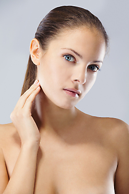 포토 JPG 해외이미지 모델 응시 여자 백그라운드 한명 손짓 상반신 성인 앞모습 뷰티 우아함 피부 성인여자한명만 카피스페이스 해외포토 1 시선 뷰포인트 컨셉 모션 사람 신체부위 공백 여자한명만 성인여자만 파일형식 이미지허브