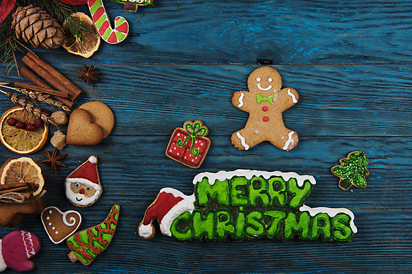 포토 JPG 해외이미지 크리스마스 실내 사람없음 하이앵글 쿠키 진저맨 진저쿠키 나무배경 해외포토 기념일 뷰포인트 백그라운드 디저트 내부 파일형식 이미지허브