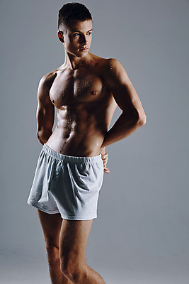 포토 JPG 해외이미지 백인 남자 포즈 회색배경 실내 한명 상반신 성인 앞모습 뒷짐 근육질 성인남자한명만 바디프로필 해외포토 서양인 1 뷰포인트 백그라운드 모션 근육 사람 내부 헬스 회색 몸매 남자한명만 성인남자만 파일형식 이미지허브