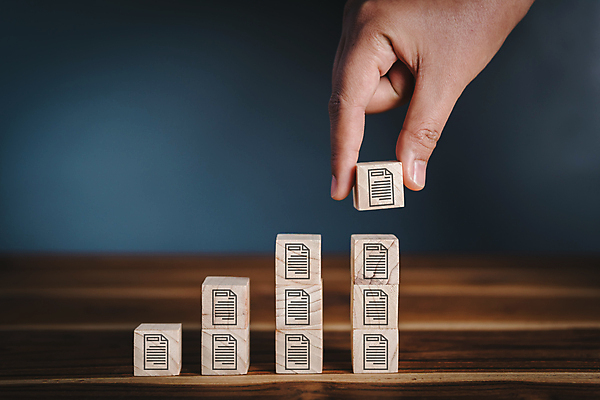 포토 JPG 해외이미지 손 교육 종이 컨셉 인터넷 비즈니스 통신 성공 아이디어 사람 사람없음 목재 금융 사무실 쌓기 디지털 자료 정보 성장 업무 이메일 계획 수집 심볼 큐브 분석 보고서 문서 파일 폴더 전자 시스템 수납 나눔 온라인 경영 넣기 데이터베이스 마케팅 서버 소프트웨어 해외포토 나무 재료 모션 신체부위 경제 작업 파일형식 이미지허브