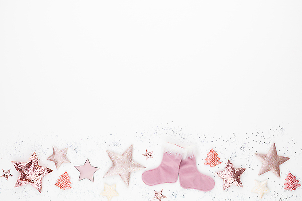 포토 JPG 해외이미지 별 크리스마스장식 겨울 양말 실내 사람없음 하이앵글 오브젝트 흰배경 별모형 트리모양 카피스페이스 해외포토 자연요소 모양 계절 뷰포인트 백그라운드 크리스마스 내부 크리스마스트리 모형 공백 흰색 파일형식 이미지허브
