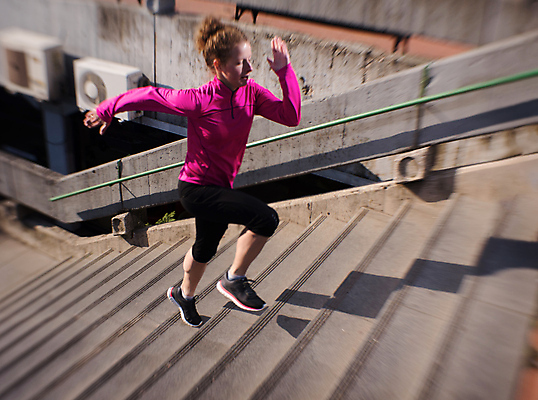 포토 JPG 해외이미지 전신 라이프스타일 여자 아침 건강 한명 성인 야외 옆모습 운동복 달리기 조깅 계단 오르기 유산소운동 러닝 성인여자한명만 해외포토 주간 1 옷 뷰포인트 모션 사람 생활 운동 여자한명만 성인여자만 파일형식 이미지허브