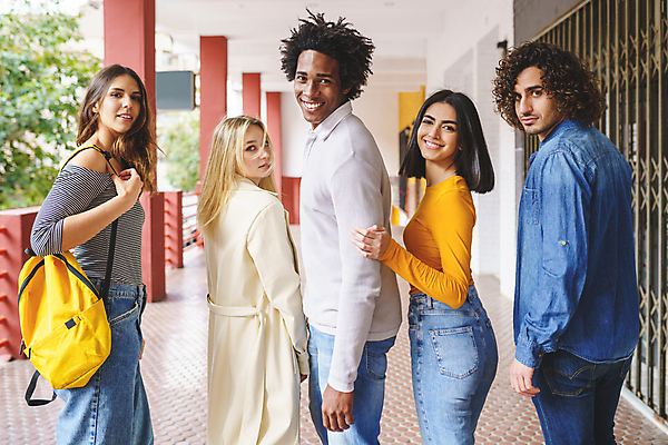 포토 JPG 해외이미지 응시 행복 회사 관계 거리 함께함 서기 여러명 취미 야외 옆모습 가로 검은색 우정 산책 기쁨 추위 도시 그룹 보행로 결합 수집 만족 긍정 주말 다인종 히스패닉 다민족 블러 통일 해외포토 시선 감정 길 뷰포인트 컬러 다수 컨셉 비즈니스 모션 휴식 사람 인종 친구 파일형식 이미지허브