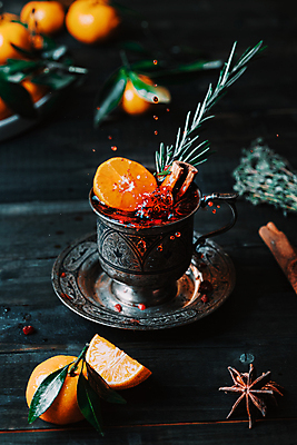 포토 JPG 해외이미지 귤 실내 사람없음 주스 앤티크 물방울 빈티지 튀는물 나무배경 해외포토 음료 백그라운드 컨셉 과일 내부 액체표현 스플래쉬 파일형식 이미지허브