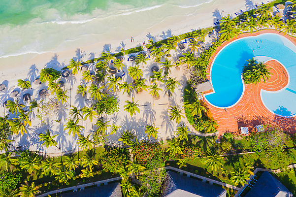 포토 JPG 해외이미지 나무 모래 바다 섬 여행 백그라운드 우산 건축양식 아프리카 자연 호텔 휴가 안테나 손바닥 해변 사람없음 건물 물 파란색 모래사장 컬러풀 야자수 일출 맑음 일몰 만 투명 정상 인도인 휴양지 양산 석호 이국적 파라다이스 해외포토 자연요소 외국인 식물 건축물 손 건축 나라 컬러 통신 숙소 날씨 동양인 노을 장소 생태계 파일형식 이미지허브