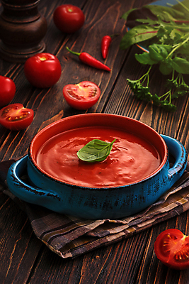 포토 JPG 해외이미지 접시 음식 빵 다이어트 토마토 채소 재료 탁자 건강 요리 사람없음 빨간색 초록색 식사 저녁식사 이탈리아 시골 신선 뜨거움 사발 수프 먹기 허브 크림 향신료 바질 건강식 점심식사 영양분 채식주의자 핸드메이드 비건 맛있는 비건음식 해외포토 식물 식기 유럽 컬러 가구 모션 사기그릇 채식 향미료 파일형식 이미지허브