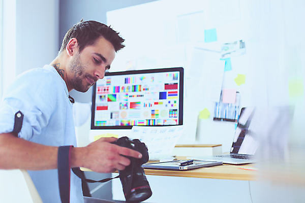 포토 JPG 해외이미지 직업 디자인 응시 남자 안경 백그라운드 인터넷 비즈니스 한명 사람 앉기 내부 그래픽 노트북 스마트폰 컴퓨터 사무실 유행 카메라 비즈니스맨 비즈니스우먼 기자 신문 잡지 작음 사진사 스마트 그림 경영자 부름 온라인 주인 이슈 표제 해외포토 1 시선 잡화 여자 컨셉 모션 간행물 전자제품 핸드폰 스마트기기 직장인 뉴스 크기 작가 리더 파일형식 이미지허브