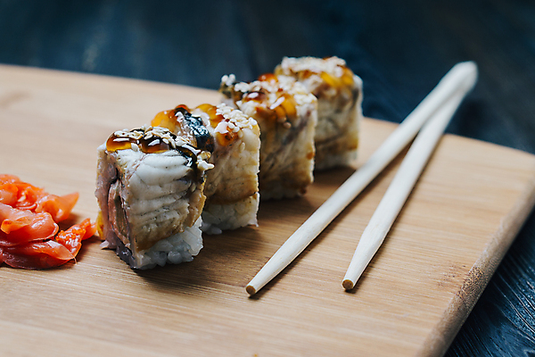 포토 JPG 해외이미지 젓가락 사람없음 아웃포커스 롤스시 일본음식 해외포토 음식 촬영기법 수저 초밥 파일형식 이미지허브