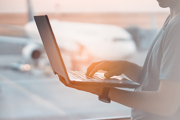 포토 JPG 해외이미지 직업 손 여행 백그라운드 인터넷 비즈니스 성공 한명 사람 금융 경제 노트북 컴퓨터 햇빛 세일 우주 디지털 스크린 터치 흰색 잡기 업무 네트워크 티켓 어플리케이션 계획 공항 토론 종업원 무선전화기 분석 보고서 경영자 회계 보험 거짓 계좌 대패 프로젝트 목업 해외포토 1 컬러 컨셉 교통시설 모션 신체부위 전자제품 태양 작업 전화기 리더 파일형식 이미지허브