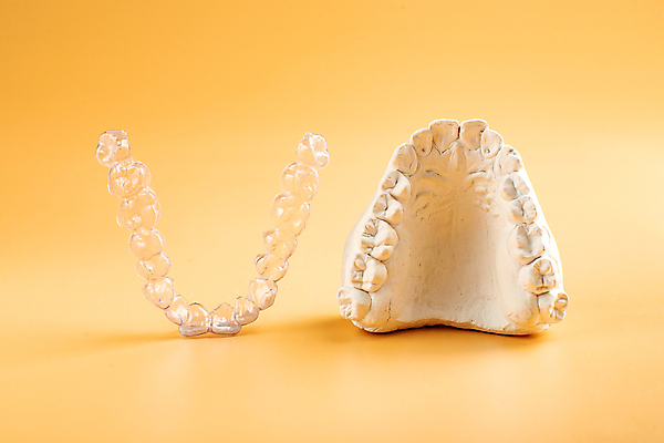 포토 JPG 해외이미지 모양 여자 음식 컨셉 유리 건강 병원 미소 사람없음 뷰티 약 장비 환자 흰색 잡기 투명 변화 수리 치아 보호 상품 플라스틱 사인 치과의사 개성 조절 고립 돌봄 사춘기 실리콘 업그레이드 위생관리 직진 치아교정 해외포토 컬러 의학 모션 재질 표정 관리 사람 의사 소화기관 교정 파일형식 이미지허브
