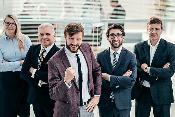 포토 JPG 해외이미지 직업 여자 남자 행복 컨셉 비즈니스 사업가 성공 실내 서기 미소 사람 여러명 사무실 블라인드 비즈니스맨 자신감 그룹 우아함 대표 스마트 동료 직원 상담 경영자 리더 경영 성격 해외포토 감정 다수 관계 모션 표정 내부 커튼 직장인 파일형식 이미지허브