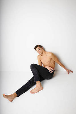 포토 JPG 해외이미지 전신 백인 남자 포즈 실내 한명 앉기 성인 옆모습 흰배경 근육질 성인남자한명만 바디프로필 해외포토 서양인 1 뷰포인트 백그라운드 모션 근육 사람 내부 헬스 흰색 몸매 남자한명만 성인남자만 파일형식 이미지허브