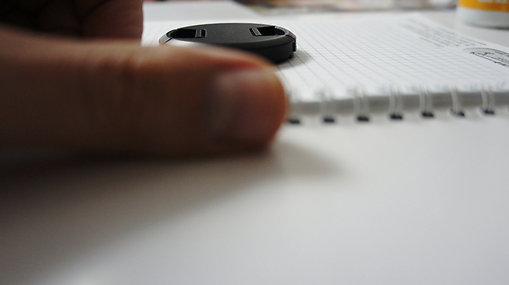 포토 JPG 해외이미지 손 백그라운드 비즈니스 손가락 탁자 사람없음 공책 덮개 업무 체크무늬 소재 방법 프로젝트 해외포토 가구 무늬 문구용품 신체부위 뚜껑 작업 파일형식 이미지허브