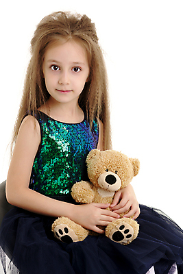 포토 JPG 해외이미지 백인 1 여자 딸 행복 얼굴 어린이 백그라운드 장난 곰 포옹 놀이 주택 건강 사랑 한명 미소 사람 청춘 장난감 뷰티 기쁨 흰색 아기 달콤 작음 폭식 걸음마 고립 돌봄 천진난만 해외포토 서양인 동물 감정 컬러 컨셉 포유류 가족 안기 모션 표정 건물 신체부위 맛 크기 파일형식 이미지허브