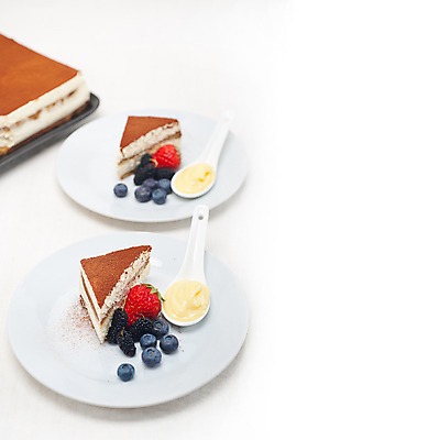 포토 JPG 해외이미지 접시 딸기 디저트 사람없음 숟가락 달콤 블루베리 블랙베리 크림치즈 티라미수 해외포토 식기 음식 과일 치즈 수저 맛 파일형식 이미지허브