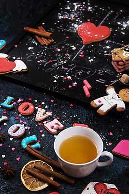 포토 JPG 해외이미지 검은배경 실내 사랑 사람없음 쿠키 진저맨 진저쿠키 해외포토 감정 백그라운드 디저트 내부 검은색 파일형식 이미지허브