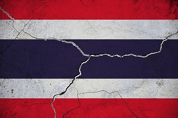 포토 JPG 해외이미지 디자인 배너 아시아 벽 패턴 태국 추상 사람없음 빨간색 경제 파란색 페인트 손상 자유 흰색 깃발 사회 균열 투표 민주주의 심볼 사인 질감 복고 찢어짐 반대 긴장 나누기 애국심 격파 그런지 썩음 옛날 위기 전국 정치 무너짐 해외포토 감정 나라 컬러 컨셉 무늬 모션 선거 공동체 파일형식 이미지허브