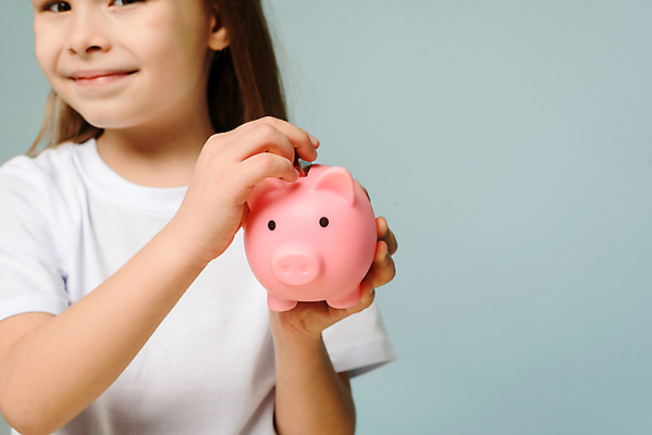 포토 JPG 해외이미지 백인 1 손 응시 여자 행복 어린이 분홍색 백그라운드 컨셉 돈 비즈니스 미래 한명 미소 사람 금융 경제 동전 저축 저금통 흰색 표현 잡기 돼지 재산 작음 투자 고립 카피스페이스 해외포토 서양인 시선 감정 컬러 포유류 모션 표정 신체부위 공백 크기 파일형식 이미지허브