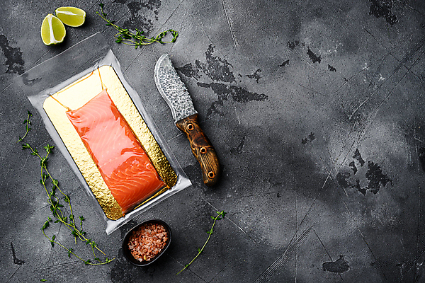 포토 JPG 해외이미지 재료 회색배경 사람없음 신선 상품 해산물 준비 연어 팩 패키지 내추럴 진공 플랫레이 해외포토 백그라운드 어류 화장품 회색 플랫 파일형식 이미지허브