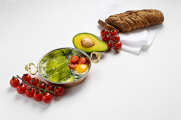 포토 JPG 해외이미지 전통 접시 음식 빵 다이어트 토마토 채소 중동 파프리카 파슬리 건강 이집트 요리 사람없음 빨간색 세로 초록색 계란 식사 저녁식사 튀김 흰색 프라이팬 맛 아침식사 허브 준비 브런치 후추 성분 노른자 아보카도 점심식사 아랍어 이스라엘 튀니지 핸드메이드 맛있는 해외포토 식물 식기 나라 컬러 컨셉 과일 아프리카 주방용품 알 향신료 서아시아 파일형식 이미지허브