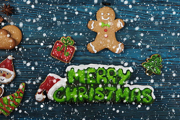 포토 JPG 해외이미지 크리스마스 실내 사람없음 쿠키 진저맨 진저쿠키 나무배경 해외포토 기념일 백그라운드 디저트 내부 파일형식 이미지허브