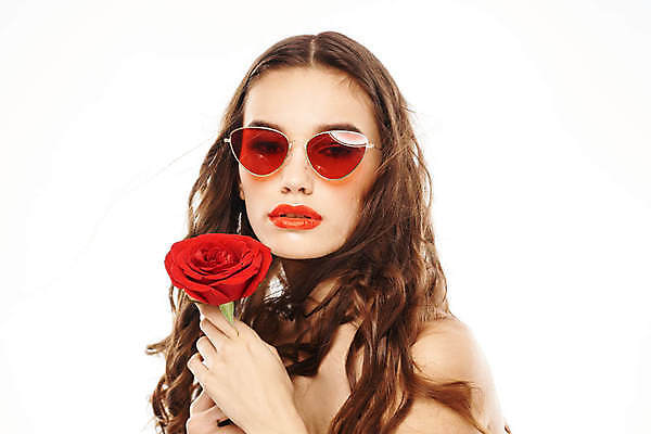 포토 JPG 해외이미지 백인 여자 포즈 한명 들기 상반신 성인 옆모습 선글라스 화장 뷰티 장미 성인여자한명만 해외포토 서양인 1 꽃 안경 뷰포인트 모션 사람 여자한명만 성인여자만 파일형식 이미지허브