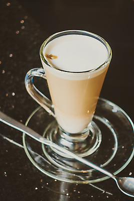 포토 JPG 해외이미지 커피 음료 음식 백그라운드 탁자 미술 사람없음 컵 초록색 갈색 상점 검은색 거품 카페 우유 수확 흰색 바 뜨거움 아침식사 정상 복고 바리스타 카푸치노 라떼 모카 해외포토 직업 식기 컬러 가구 농업 문화예술 유제품 식사 파일형식 이미지허브