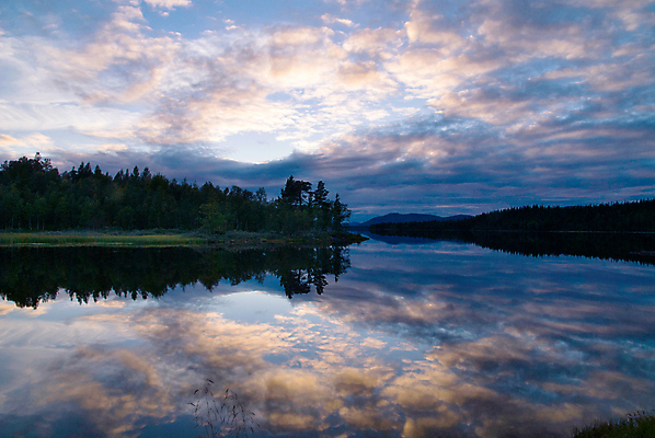 포토 JPG 해외이미지 호수 여행 자연 하늘 스웨덴 풍경 사람없음 목재 컬러풀 반사 일몰 새벽 보트 저녁 랜 해외포토 자연요소 나무 컬러 배_교통 재료 북유럽 노을 야간 생태계 파일형식 이미지허브