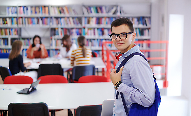 포토 JPG 해외이미지 남자 학교 청소년 책장 한명 동양인 상반신 책 도서관 십대남자한명만 안경낌 해외포토 1 교육 안경 가구 사람 인종 남자한명만 십대남자만 파일형식 이미지허브