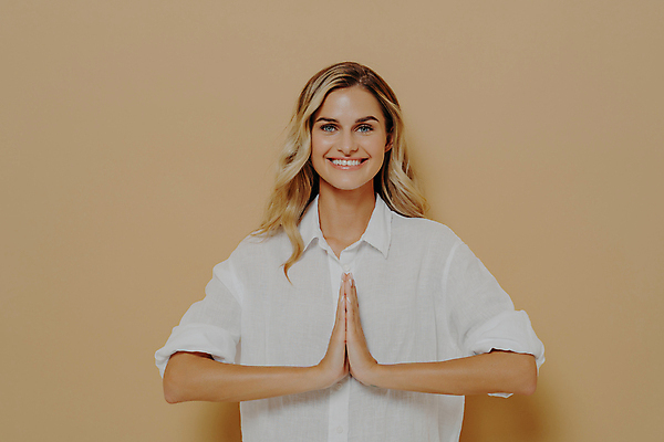 포토 JPG 해외이미지 백인 1 손 여자 행복 얼굴 백그라운드 셔츠 함께함 실내 한명 미소 사람 성인 금발 뷰티 흰색 기도 긴급 긍정 언론 보여주기 속담 구걸 고립 미안 반응 헬프 해외포토 서양인 문자 헤어스타일 감정 컬러 컨셉 상의 모션 표정 내부 신체부위 도움 사죄 파일형식 이미지허브