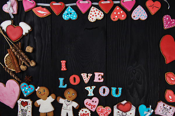 포토 JPG 해외이미지 커플 검은배경 프레임 실내 사랑 사람없음 쿠키 하트 아이러브유 진저맨 진저쿠키 해외포토 모양 감정 백그라운드 관계 디저트 내부 검은색 파일형식 이미지허브