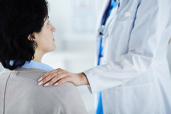 포토 JPG 해외이미지 백인 직업 2 청진기 병원 대화 설명 미소 사람 사람없음 치료 사무실 약 듣기 환자 간호사 의사 가리킴 실험복 도움 자신감 전문직 질병 토론 컨설턴트 문서 처방 방문 돌봄 헬프 해외포토 서양인 감정 컨셉 비즈니스 의학 의료기기 모션 표정 말하기 손짓 의료진 가운 상담 파일형식 이미지허브